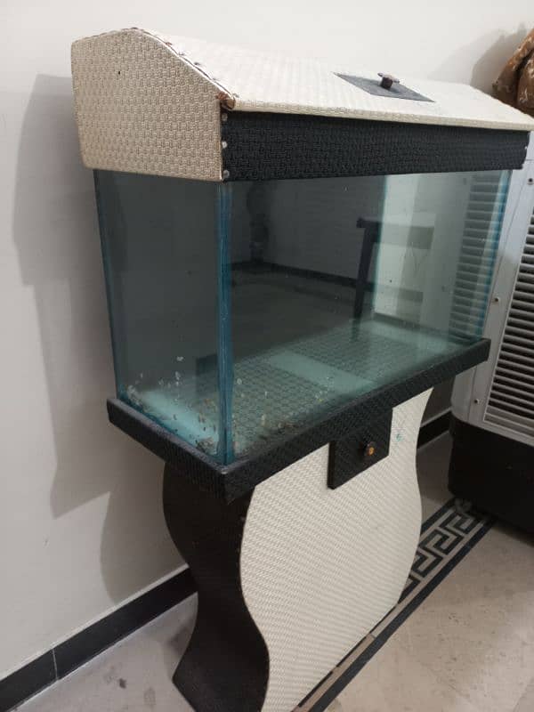 2.5 feet AQUARIUM( minor leakage ) with fiber coated stand 0