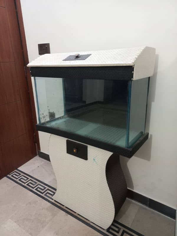 2.5 feet AQUARIUM( minor leakage ) with fiber coated stand 1