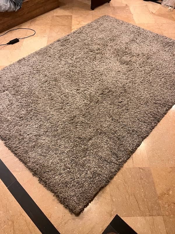 grey carpet 0