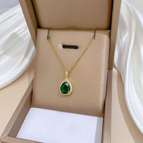 Stunning green gemstone teardrop pendant set 2