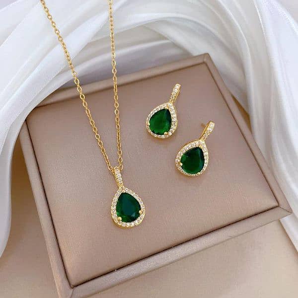 Stunning green gemstone teardrop pendant set 3