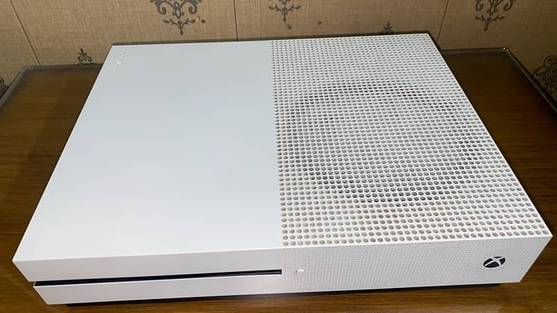 Xbox One S 1