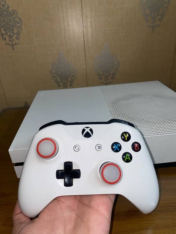 Xbox One S 4