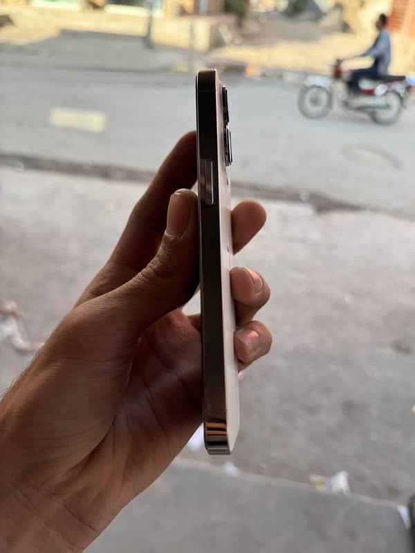 I phone 13 pro 128gb Factory Unlock 2