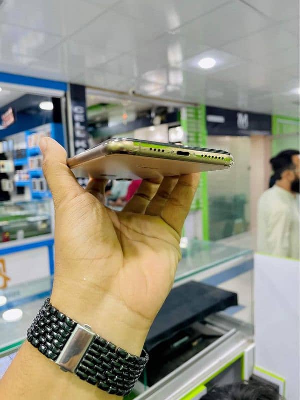 iPhone Xs max Stroge/255 GB PTA approved for sale 0348=4580=261 my Wh 4