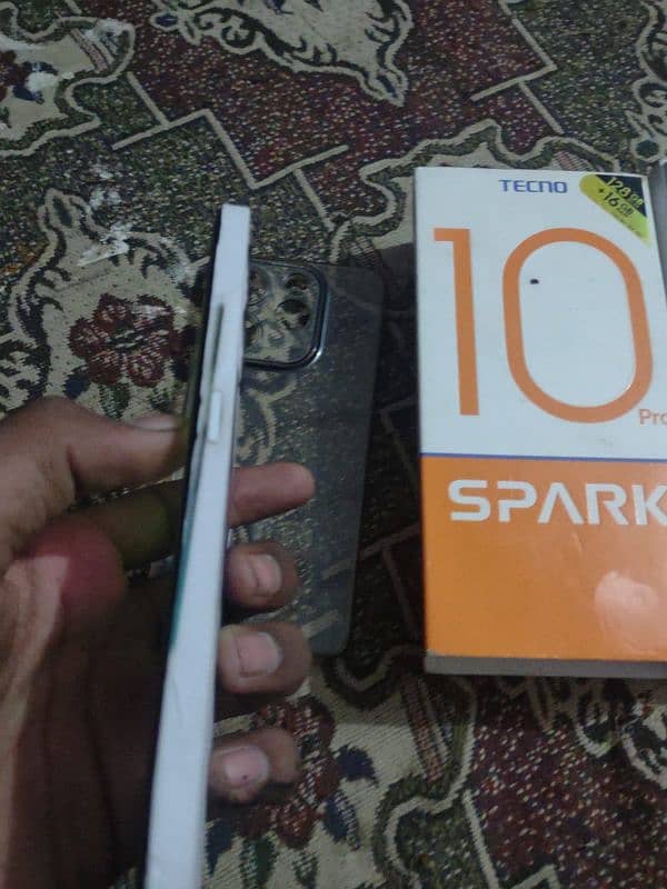 techno spark 10 pro dabba bhi hai white color 2