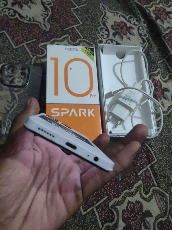 techno spark 10 pro dabba bhi hai white color 3