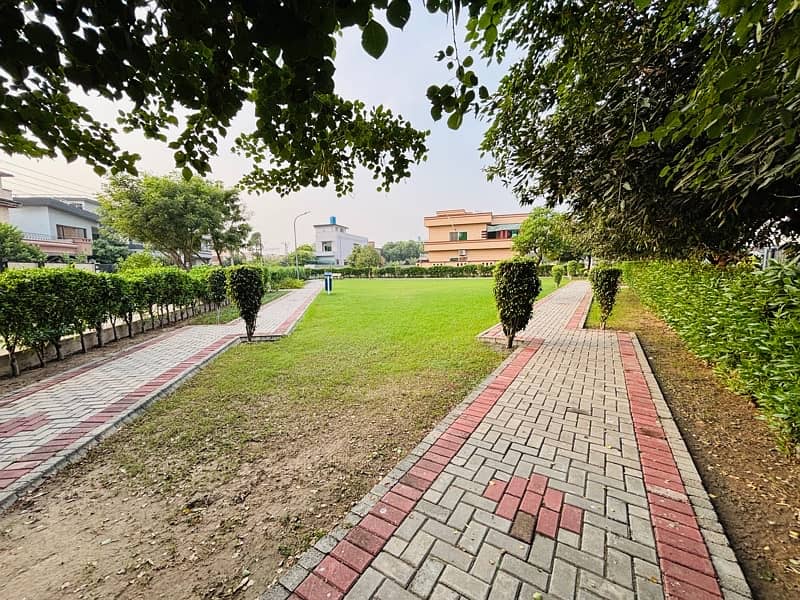 1 Kanal facing park A block plot for sale. 3