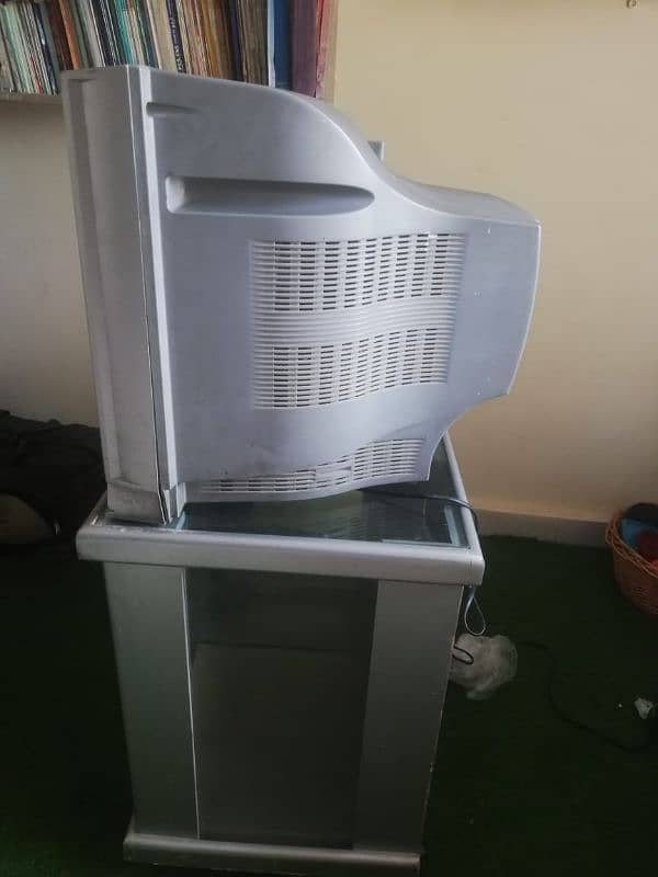 Original Samsung TV with TV Trolly 4