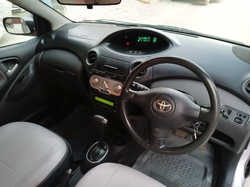 Toyota Vitz 2004 4