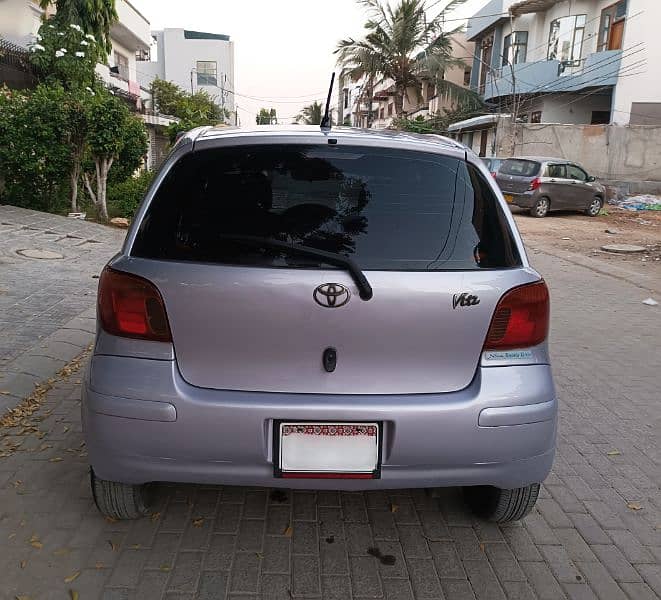 Toyota Vitz 2004 5