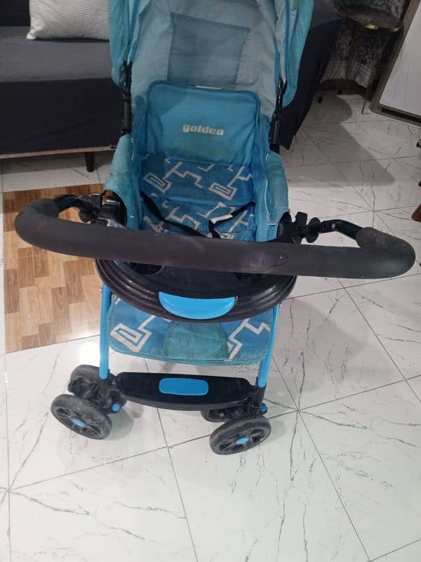 CARRY COT & PRAM 3