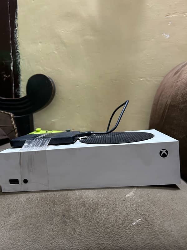 xbox series s , 2 controllers with box 3