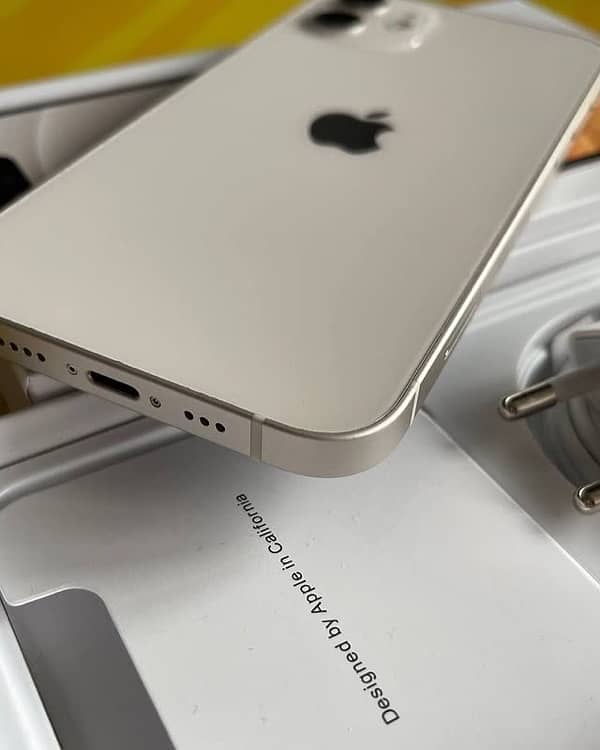 IPHONE 12 white 4