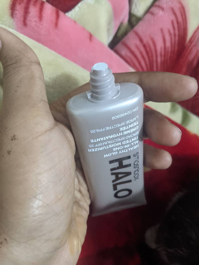 SMASHBOX HALO TINTED MOISTURIZER 3