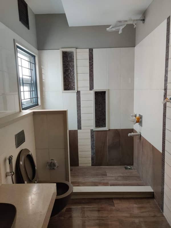 10 Marla Luxury Non Furnished Upper Portion Available For Sale In Bahria Town Lahore 18