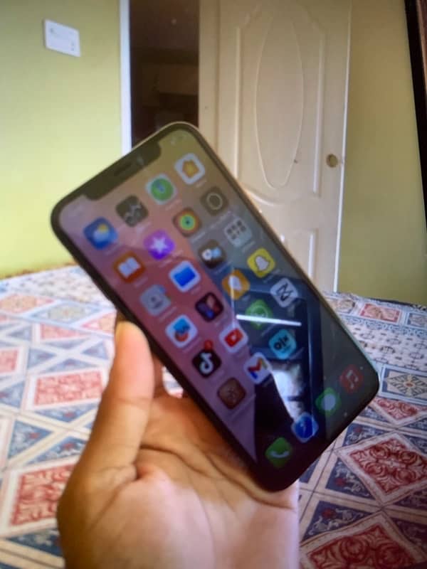 iphone xs 256gb all ok FU mint condition 2