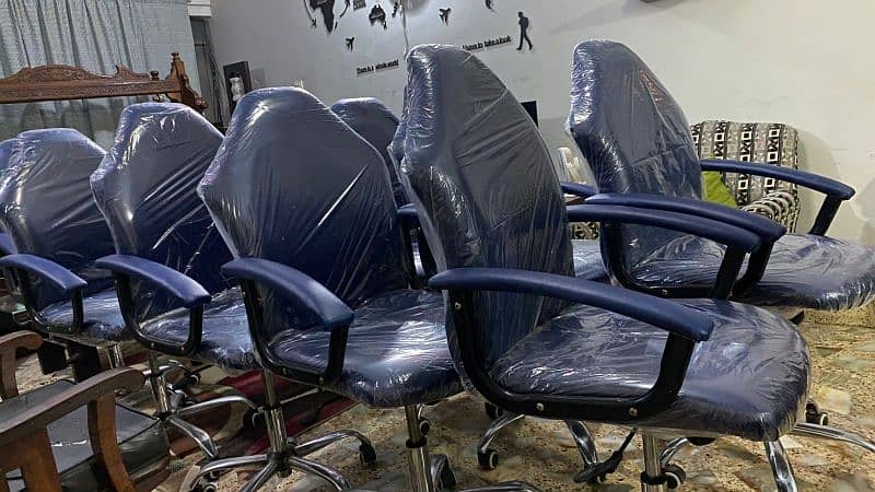 Executive Office Chairs | Quantity Available 4