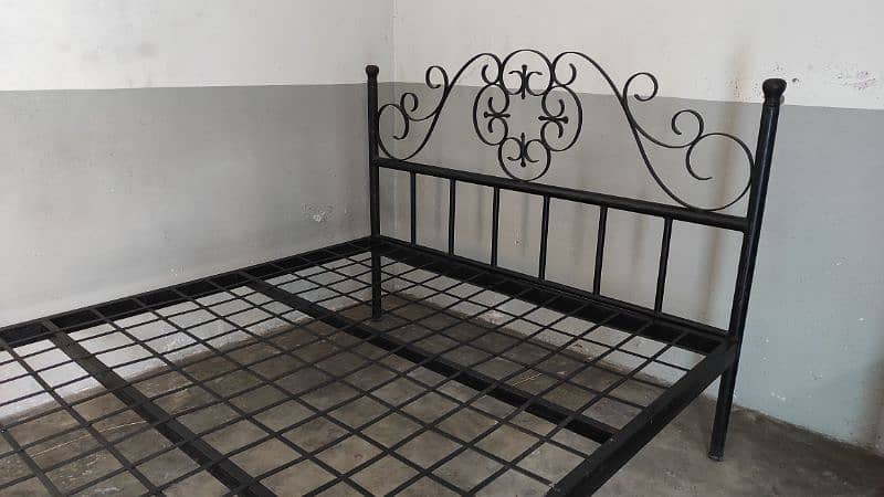 Big Size Pure Iron Bed 0