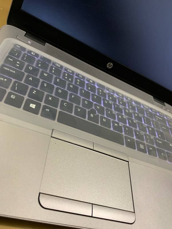 Hp Elitebook 840 i5 6th gen 8/256 Window 10 4