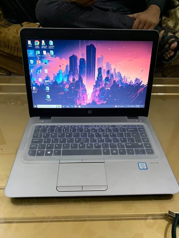 Hp Elitebook 840 i5 6th gen 8/256 Window 10 7