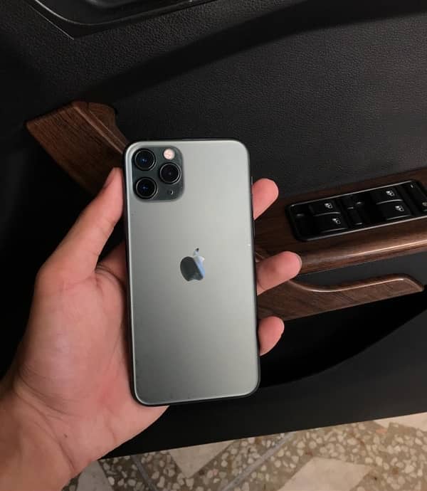 iphone 11 pro lush condition 2