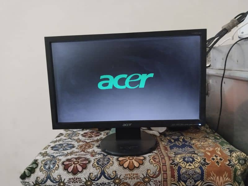 Acer 19 inches LCD 2