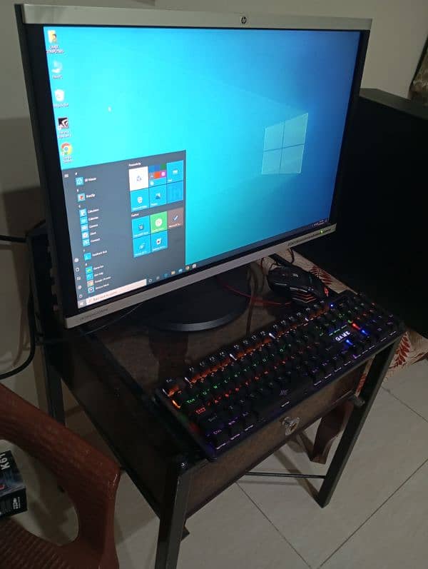 Xeon e3 1245 V5 complete PC setup with mechanical keyboard and mouse 0