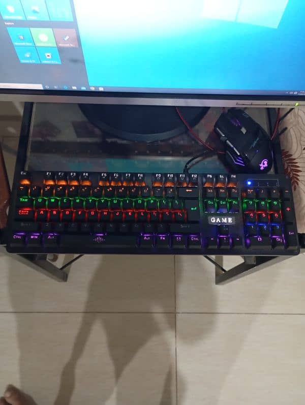 Xeon e3 1245 V5 complete PC setup with mechanical keyboard and mouse 1