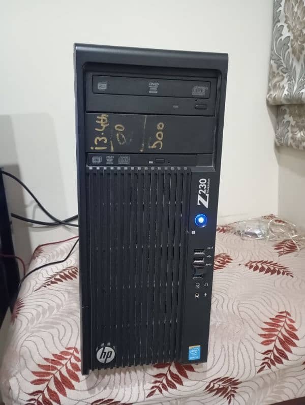 Xeon e3 1245 V5 complete PC setup with mechanical keyboard and mouse 3