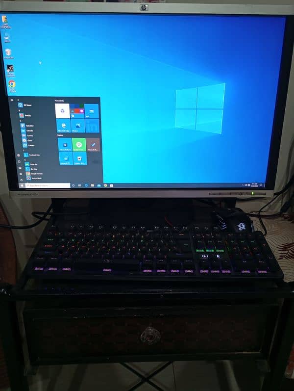 Xeon e3 1245 V5 complete PC setup with mechanical keyboard and mouse 4