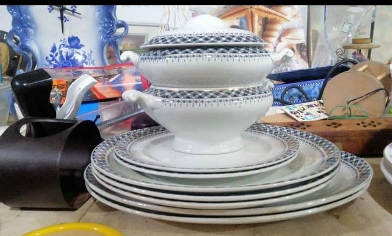 excellent condition dinner set 1