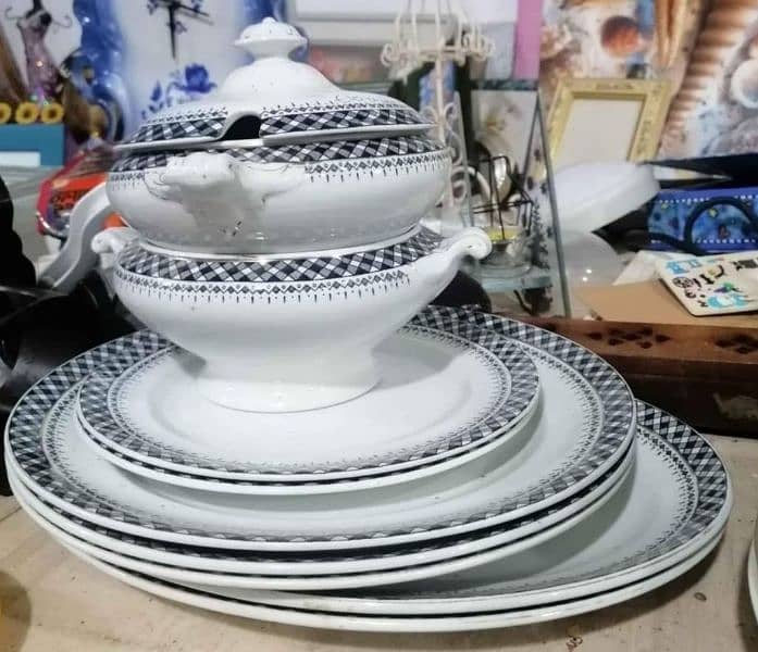 excellent condition dinner set 3