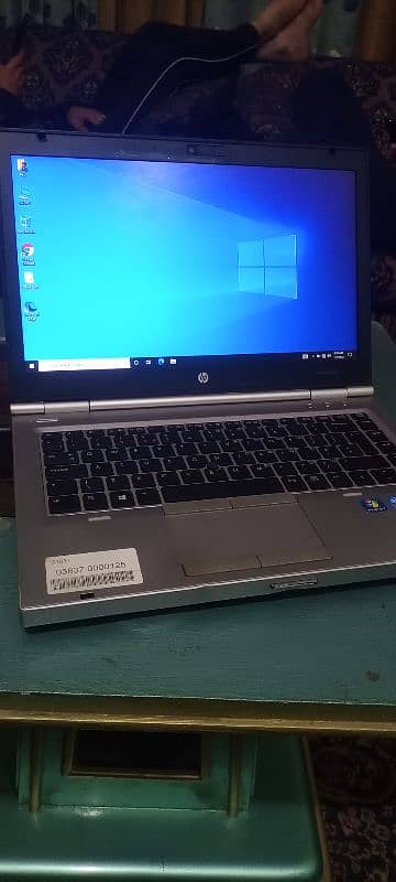 hp laptop available for sale in good condition 1