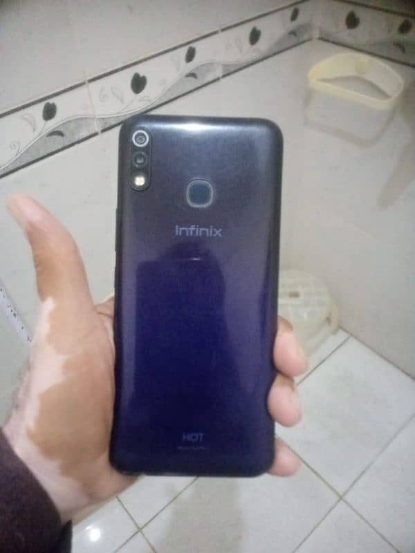 infinix hot8 play 32-2gb pta aproved 10/9 1