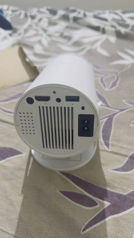 HY300  Projector 2