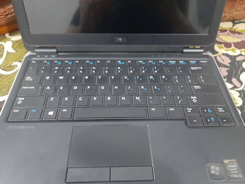 Dell Latitude E7240, Core i5 4th generation, 4gb ram, 128gb SSD Drive 1