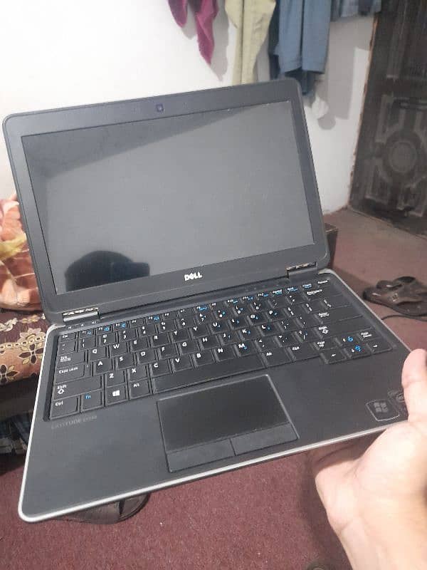 Dell Latitude E7240, Core i5 4th generation, 4gb ram, 128gb SSD Drive 3