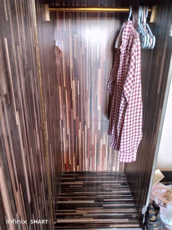 urgent sell wardrobe in good condition 2