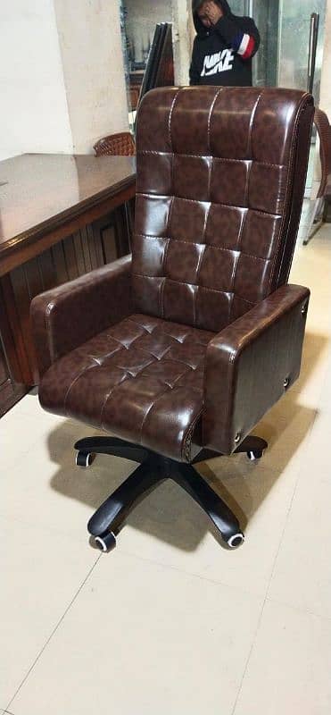 revolving boss chair 15