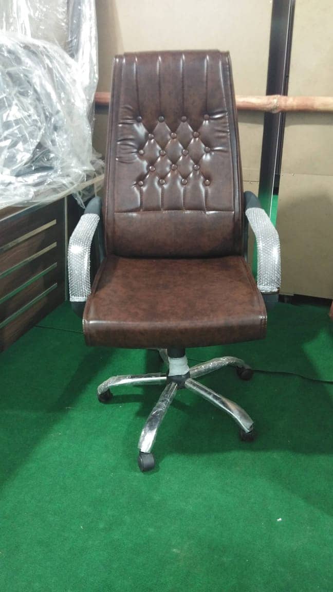 revolving boss chair 16