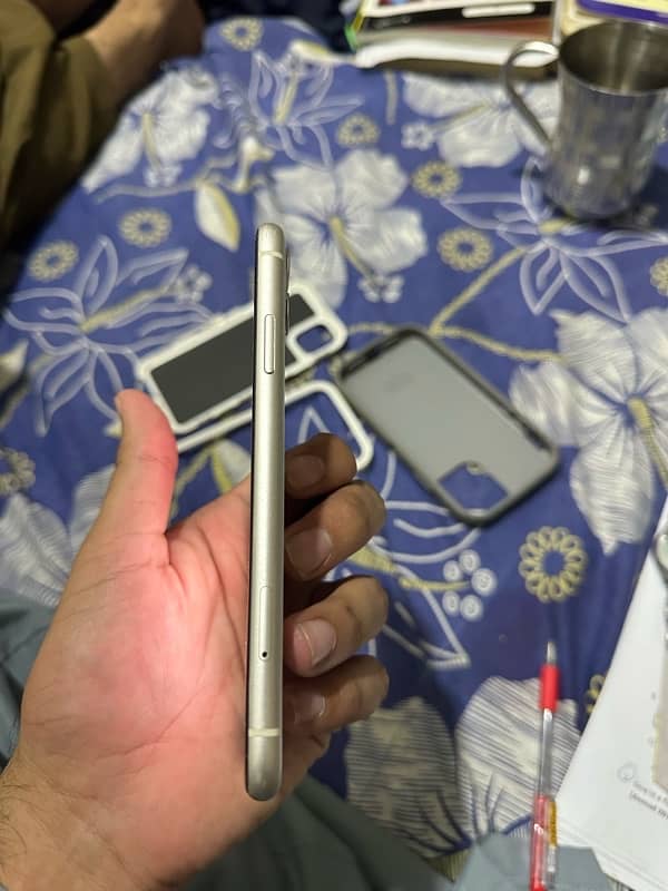 iPhone 11 100% health factory unlock new box open 4