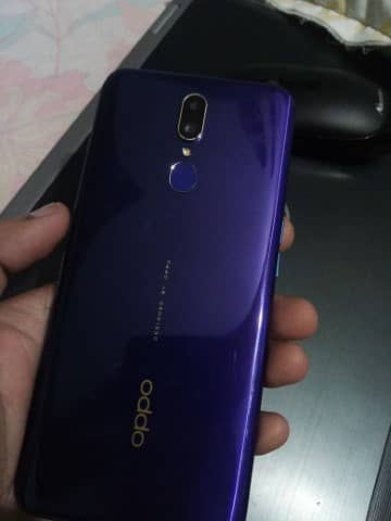 6GB x 128 GB - Oppo F11 3