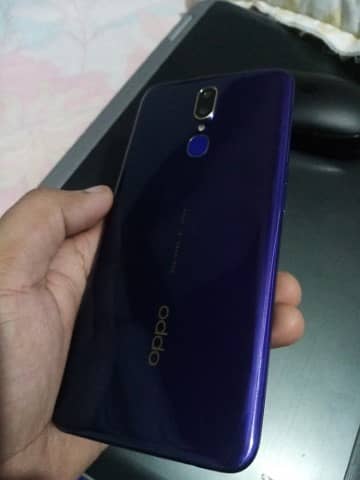 6GB x 128 GB - Oppo F11 4