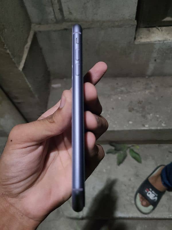 iPhone 11 non pta water pack 64 gb 10/10 condition 5