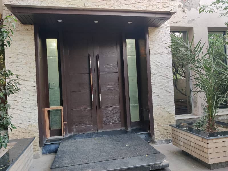 Beautiful Building available for Rent in Gulberg Lahore 0