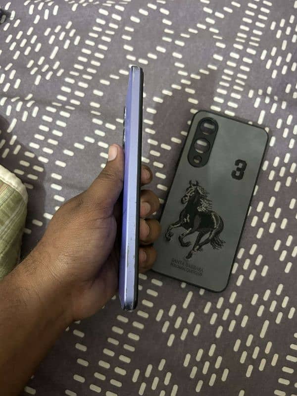 Vivo Y17s 3