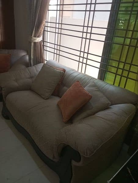 5 Seater Heavy Sofa Set in Excellent Condition 3