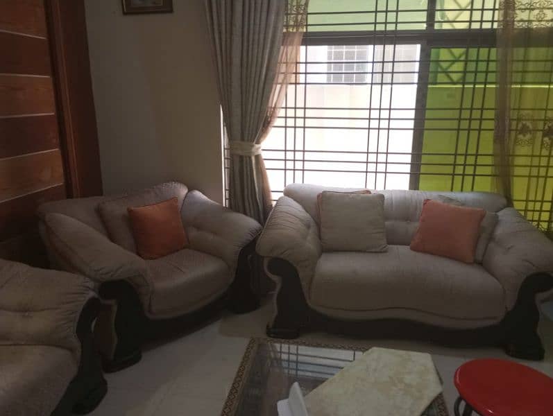 5 Seater Heavy Sofa Set in Excellent Condition 4