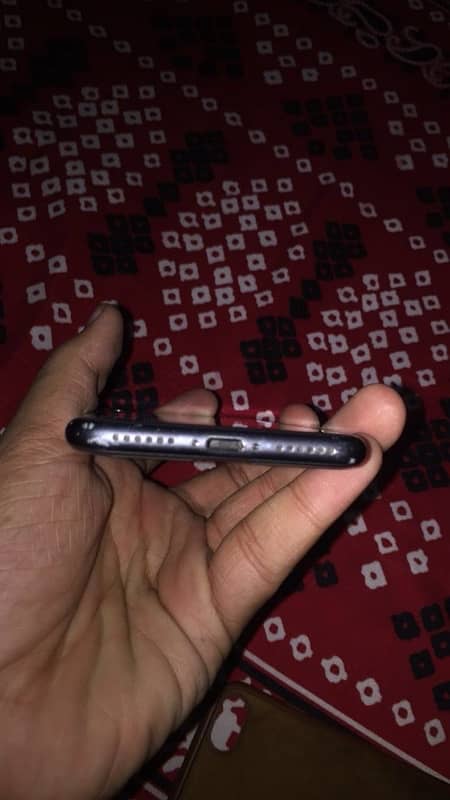 iphone 8 non pta condition 10/8.5 water pack 5